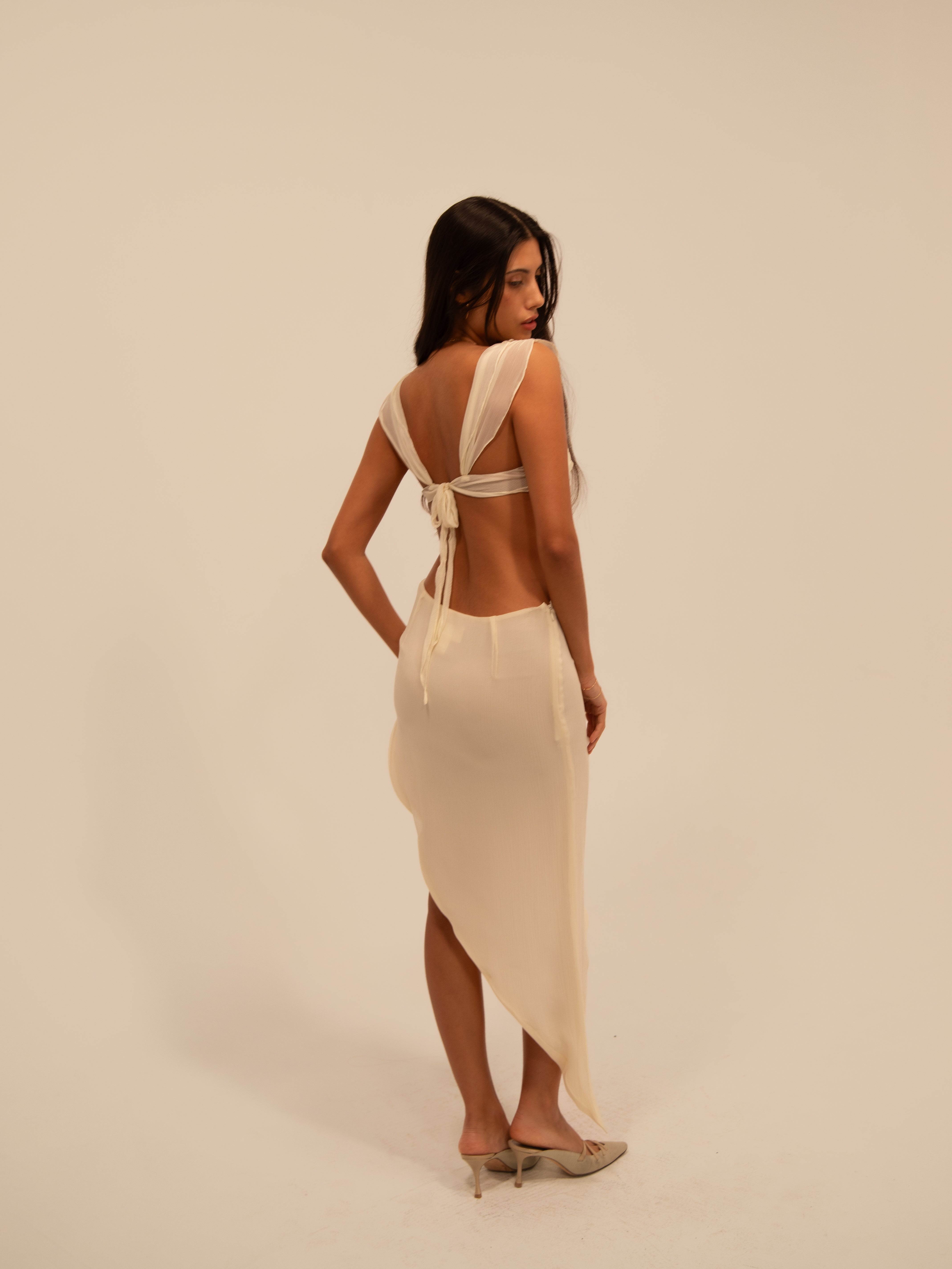 SWOOSH SKIRT IN CREAM