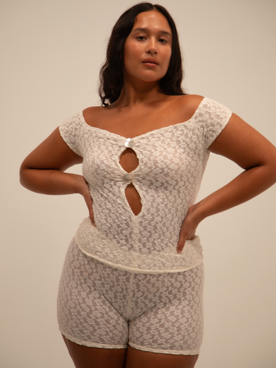 LACE BIKE SHORTS IN IVORY