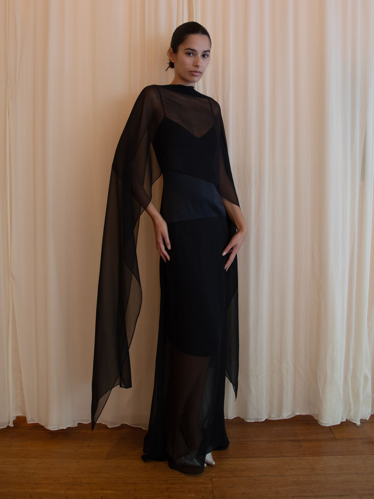 DEVERUSA DRESS IN BLACK